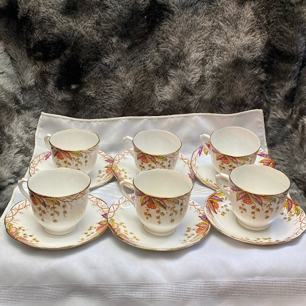 6 Royal Albert cups and saucers 1930 “Virginia”. RARE